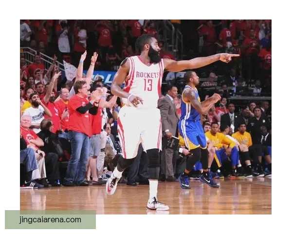 詹姆斯五项数据登顶历史首位 41分11篮板1米85后卫复制哈登壮举